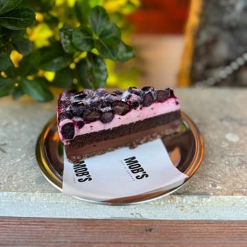 Yaban Mersinli Krepli Pasta